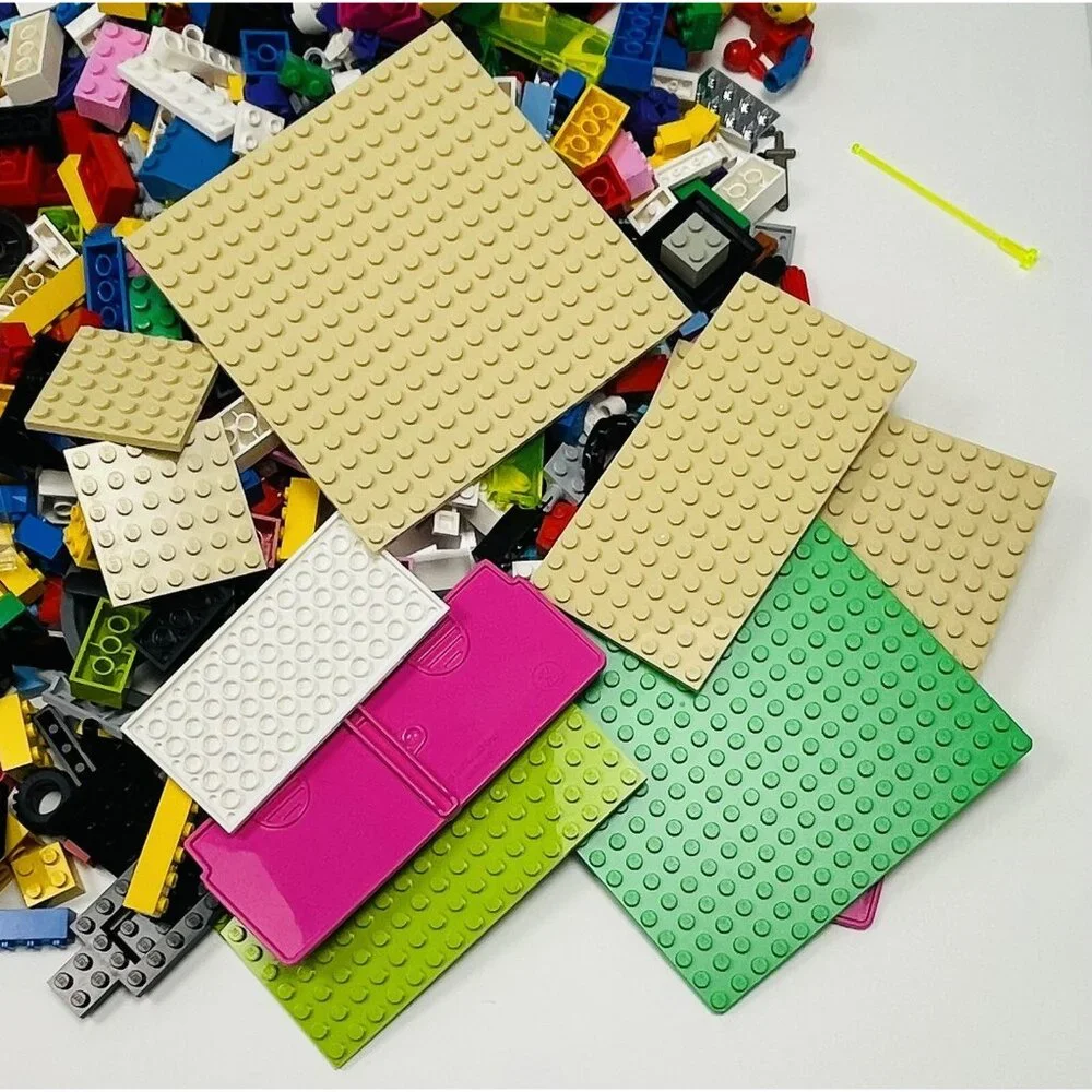 VTG 1980s LEGO Red Hard Plastic Carrying Case w/ 3+ lbs Bricks & Figures *READ*